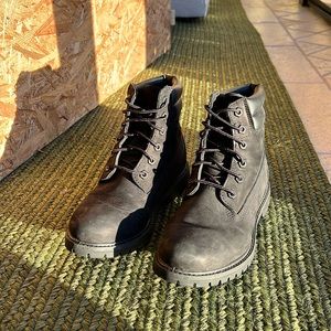 Women’s original black Timberlands … 7.5